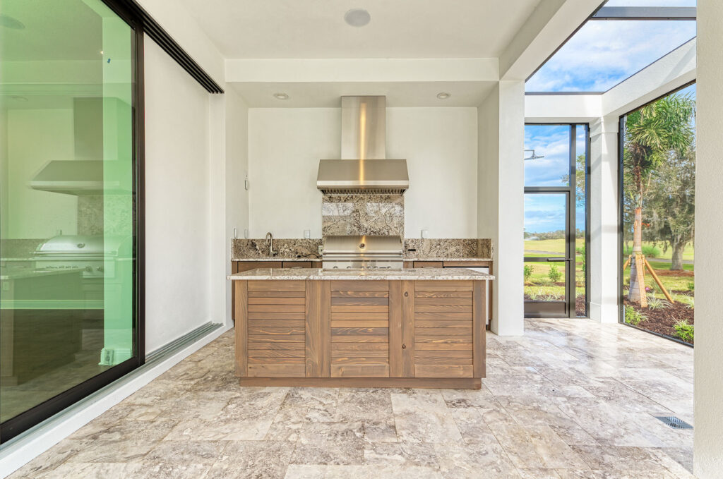 Model home Outdoor Kitchen Design for Florida’s Year-Round Grilling Season
